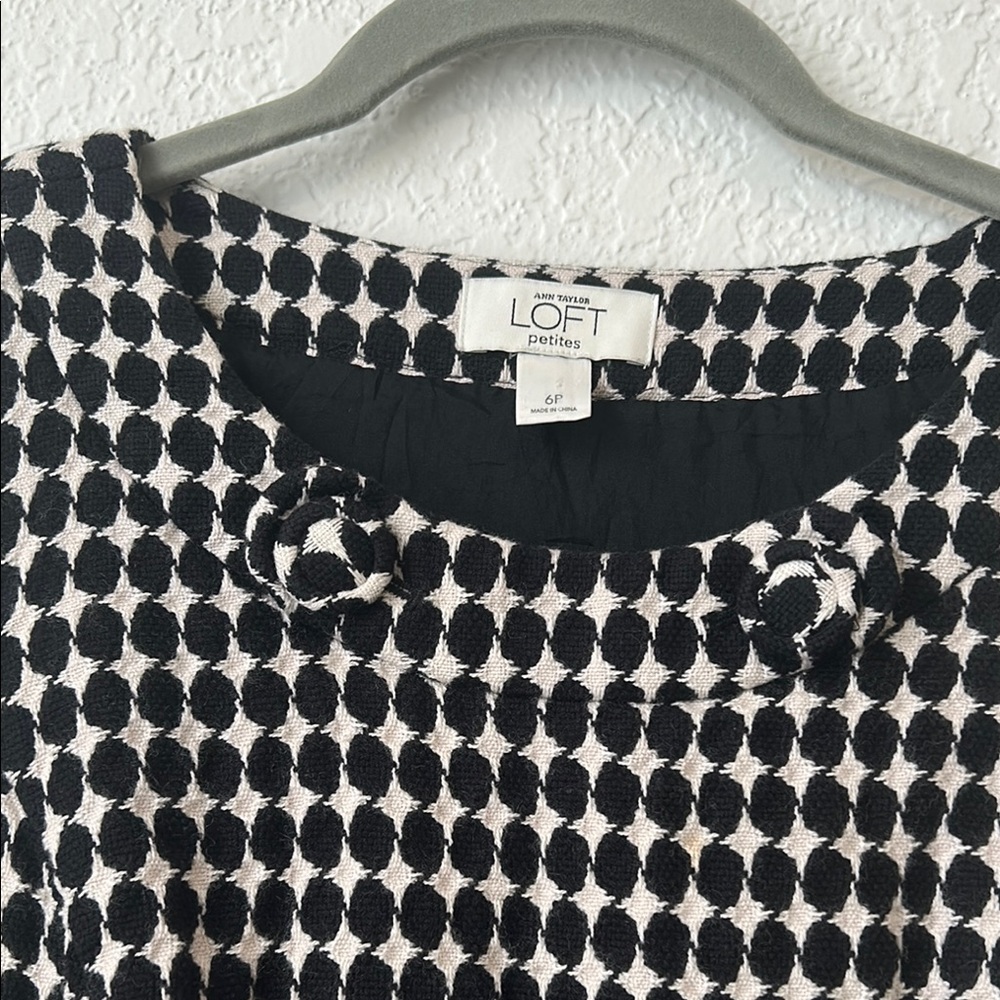 Chic Black and White Sleeveless Dress - Picture 2 of 6